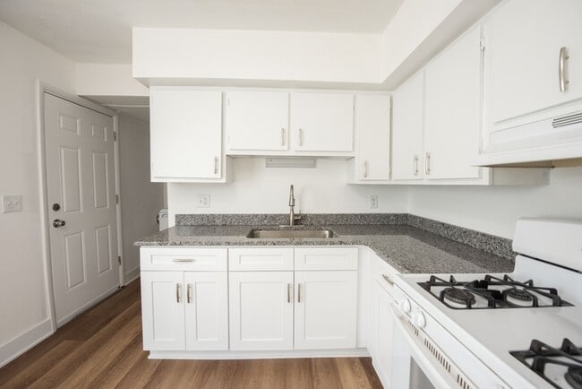 Building Photo - 3012 Larkmoor St