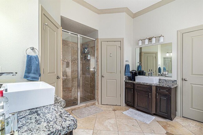 Building Photo - 1320 W 25th St