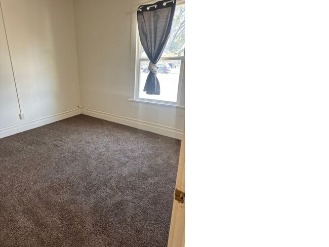 Building Photo - SIngle family home in the heart of Elko