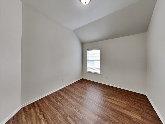 Building Photo - 15818 Shoreline Terrace Dr