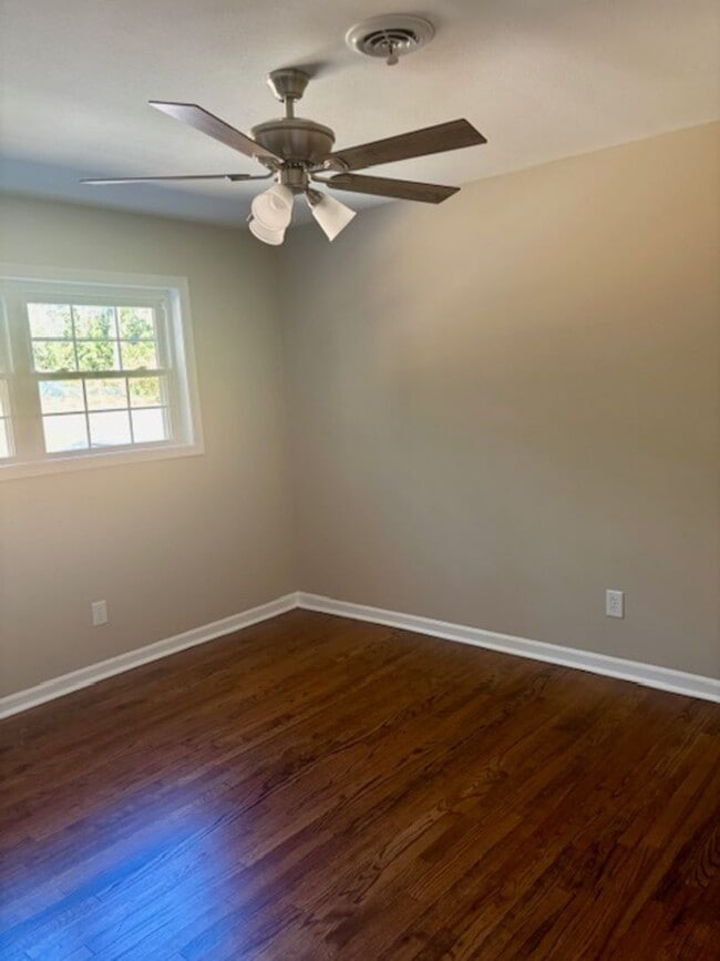 Building Photo - Renovated Hammond Hills Gem
