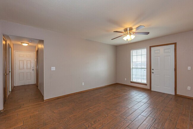 Building Photo - 810 Delmar Cir