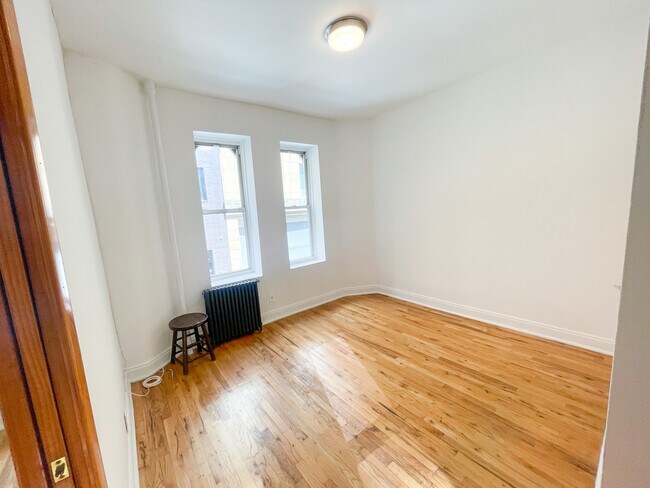 Interior Photo - 234-236 Thompson Street
