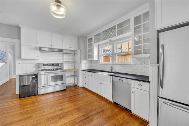 Building Photo - 6227 Lakeshore Dr