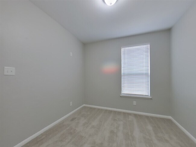 Building Photo - 12850 Spruce Cir