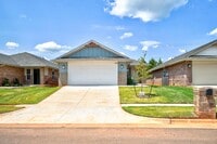 Building Photo - Edmond Home