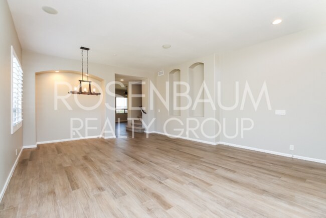Building Photo - Stunning 4-beds plus bonus room with Breat...