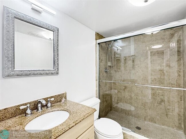 Building Photo - 2950 N Palm Aire Dr