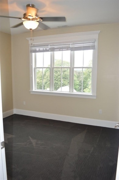 Building Photo - 2 Silver St