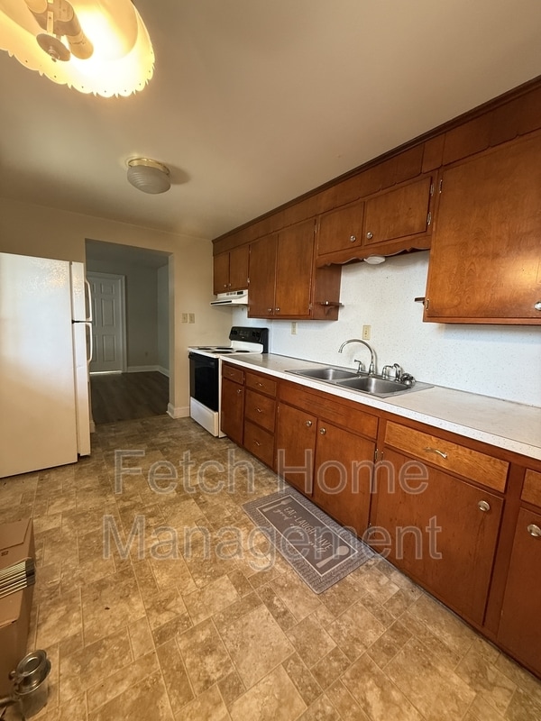 Building Photo - 243 Old Leacock Rd