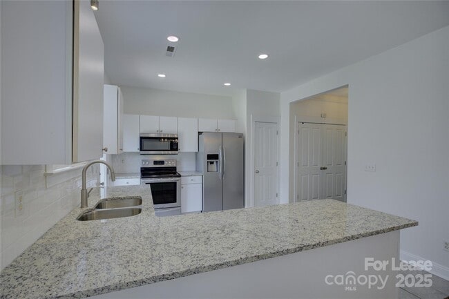Building Photo - 11330 Deer Ridge Ln