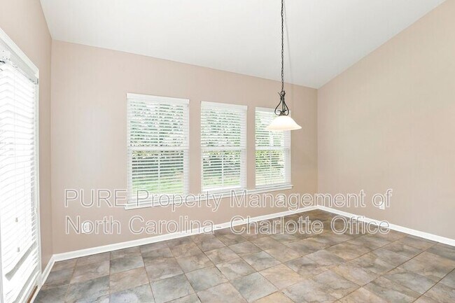 Building Photo - 3007 Fallondale Rd