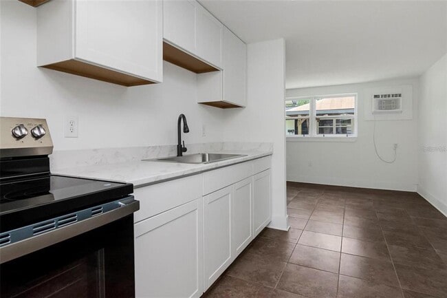 Building Photo - 6713 S Kissimmee St