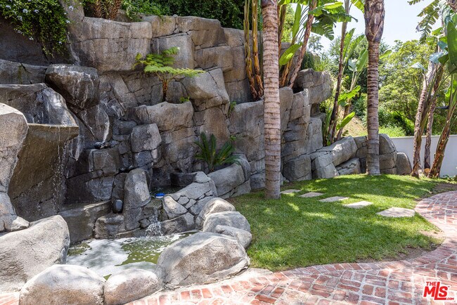 Building Photo - 2628 Mandeville Canyon Rd