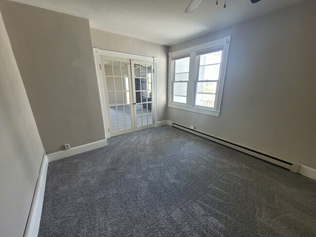 Building Photo - 14 E Overlea Ave