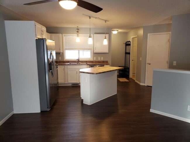 Building Photo - 10515 64th Ln NE