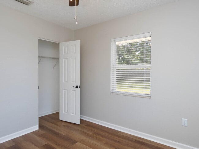 Building Photo - RENT THIS HOME WITH ZERO DEPOSIT MOVE IN: Beautiful Completely Updated 3 Bed / 2 Bath Home in Sou...