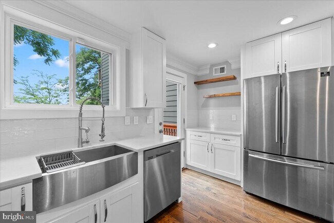 Building Photo - 1273 Oates St NE