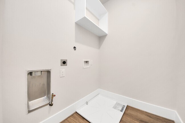 Building Photo - 783 Mansfield St