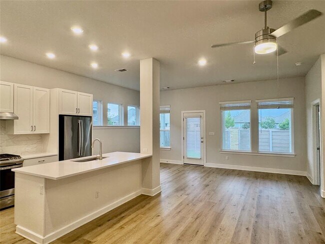 Building Photo - 509 Three Feathers Ct