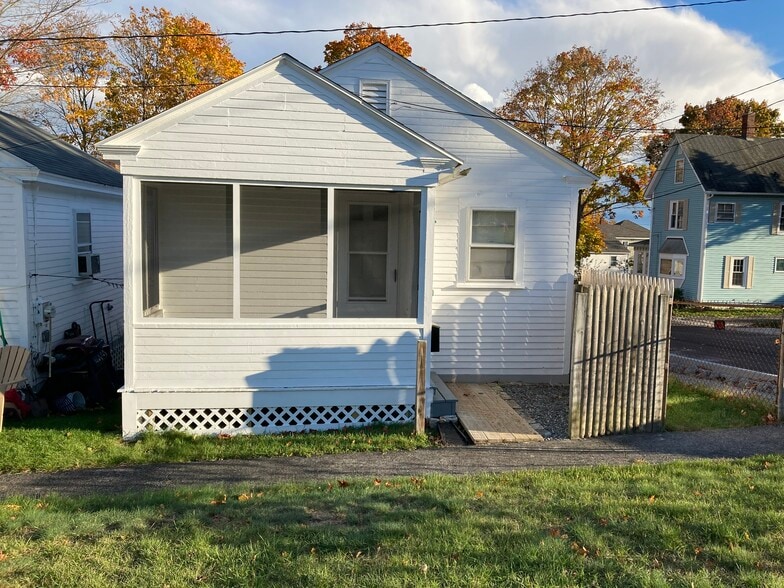 Building Photo - 31 W Old Orchard Ave