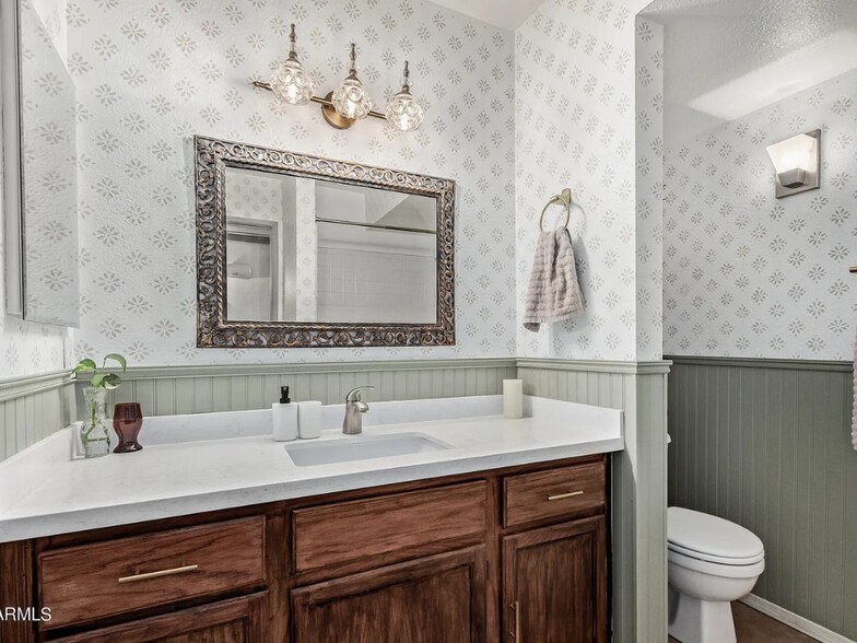 Hall Bath with Tub Mesa Arizona - 222 W Ivyglen St