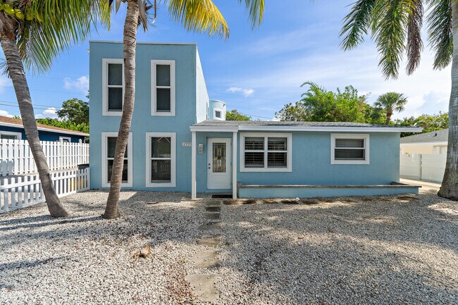 Building Photo - 1779 Len Dr