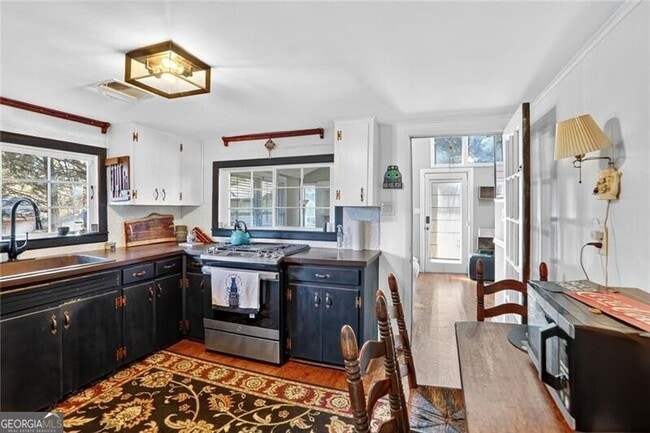 Building Photo - 3671 Bishop Dr