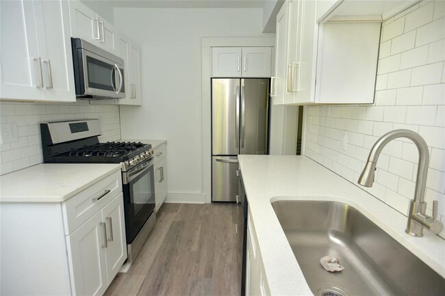 Building Photo - 509 Claire Dr NE