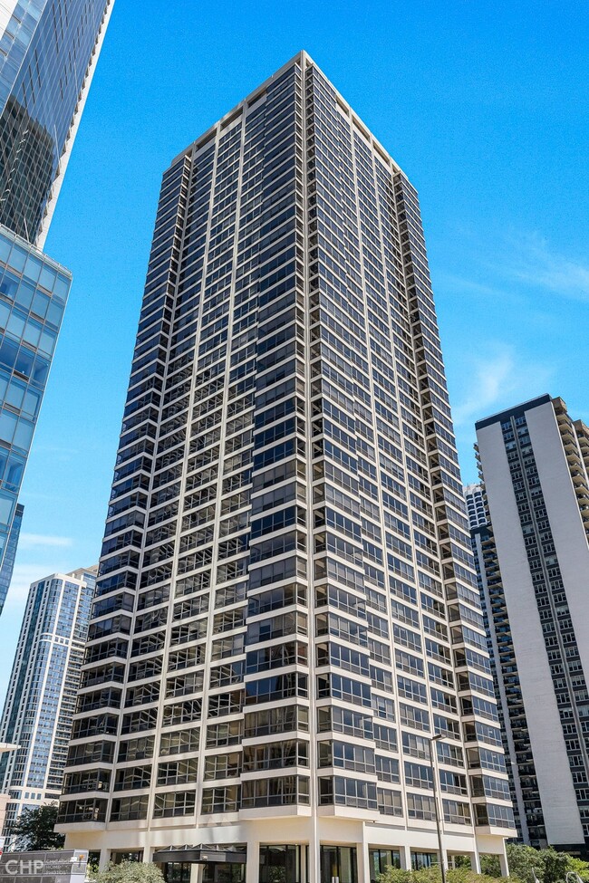 Building Photo - 360 E Randolph St