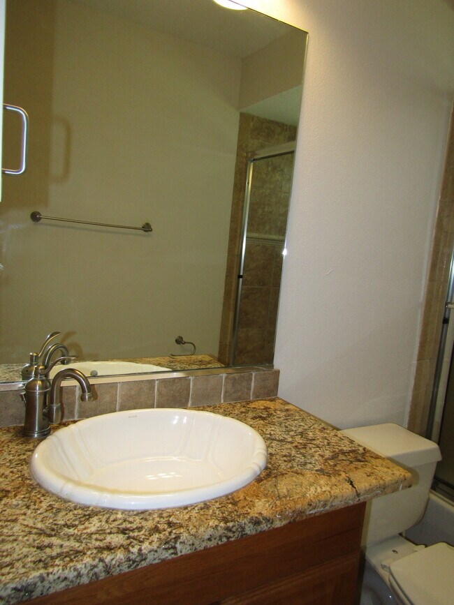 Building Photo - 2624 Valencia Dr