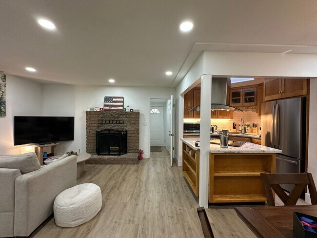Building Photo - 1083 Aspenwald Rd