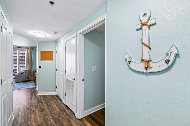 Building Photo - 9900 S Thomas Dr