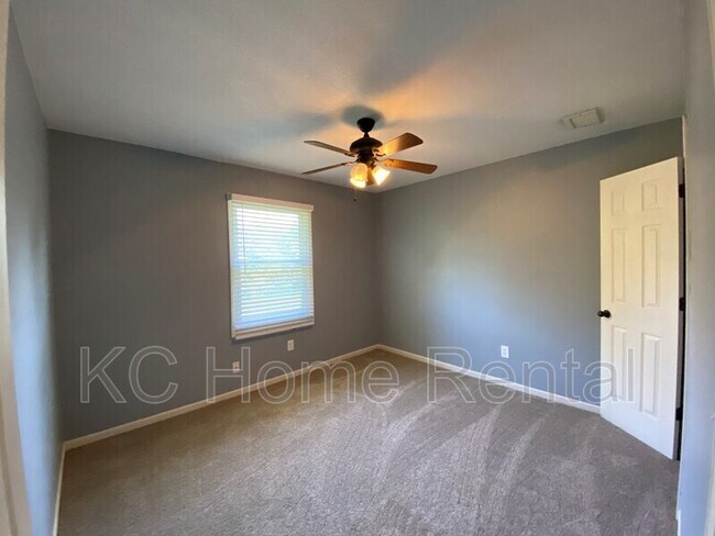 Building Photo - 1384 N Ridge Pkwy