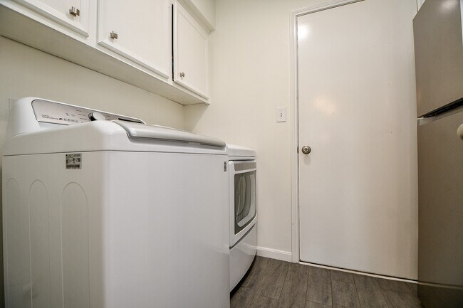Building Photo - 7711 Hopewell Ln