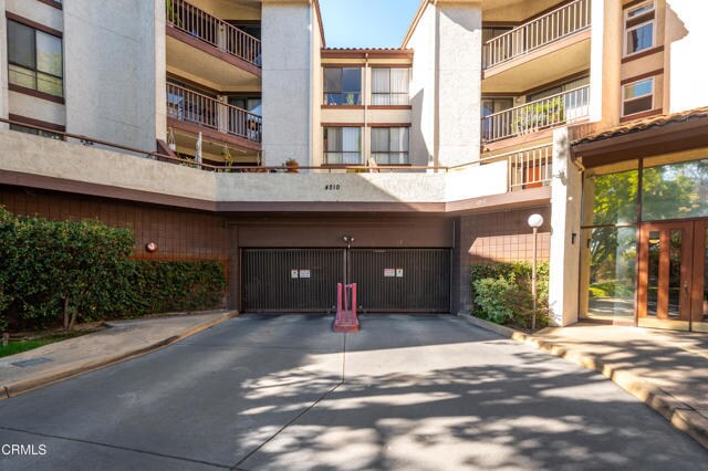 Building Photo - 4210 Vía Arbolada