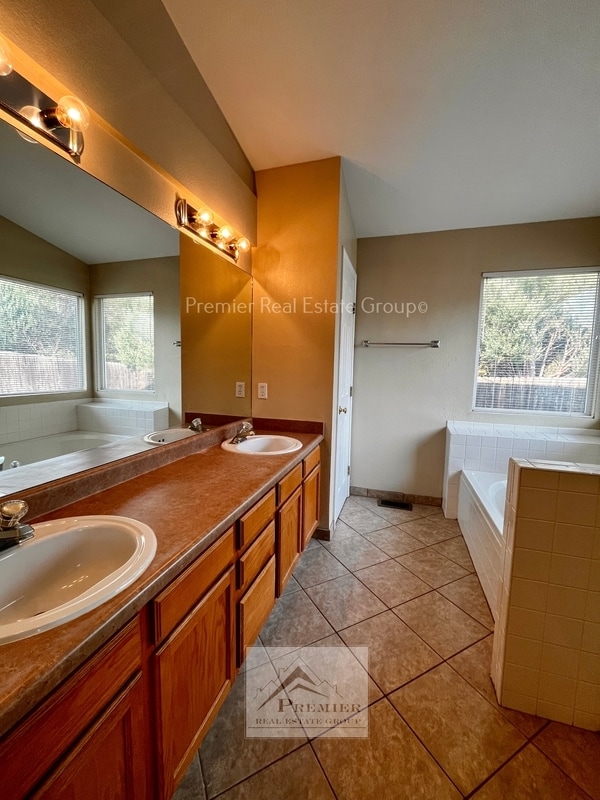 Building Photo - 1175 Whistler Hollow Dr