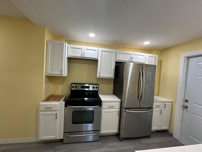 Building Photo - 128 Eucalyptus Ct