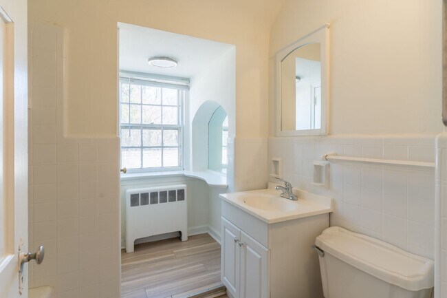 Building Photo - 2800 Woodpipe Ln