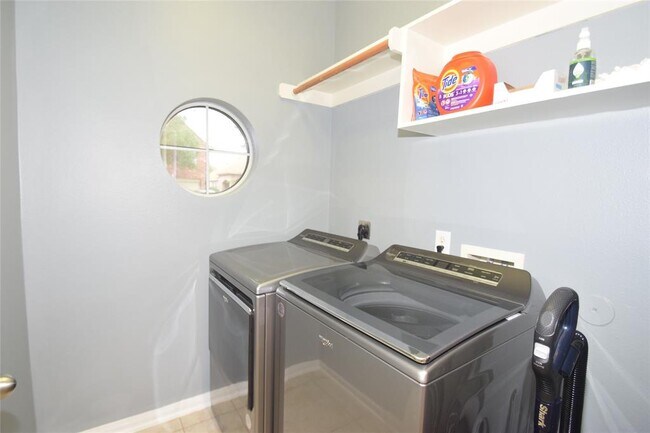 Building Photo - 24239 Yelverton Glen Dr