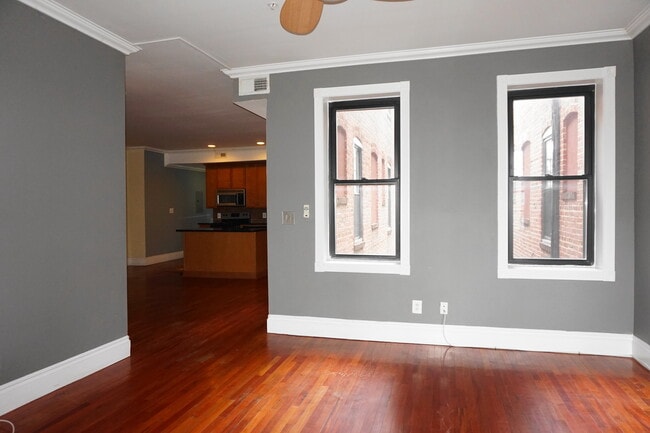 Building Photo - Charming 2 Bedroom/1 Bathroom Apartment in Reservoir Hill, MD!