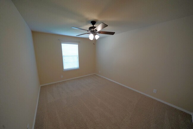 Building Photo - Gorgeous Selma Living with a Inground Pool! Realtor Commission: $625