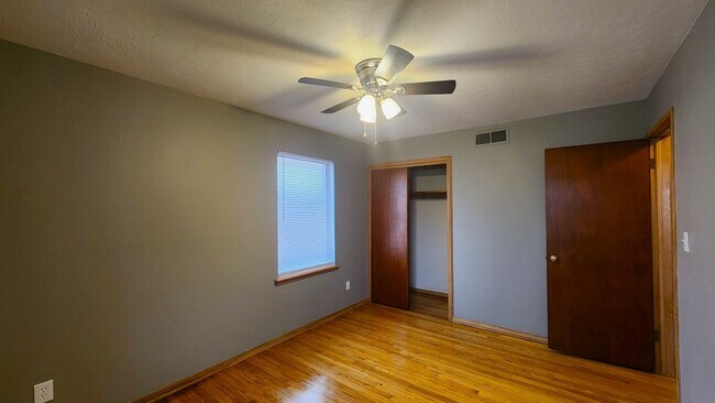 Building Photo - Darling 3 Bed 1.5 Bath 1 Car Garage in the Country Estates Addn Midwest City