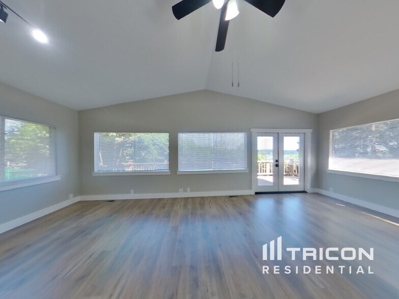 Building Photo - 5555 Madrona Ave NE