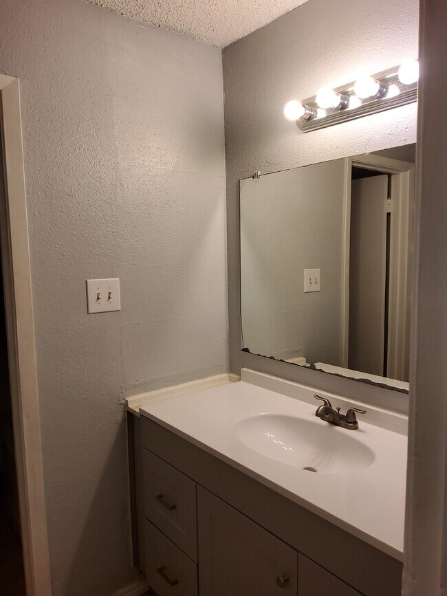 Building Photo - 10151 Inwood Hollow Ln