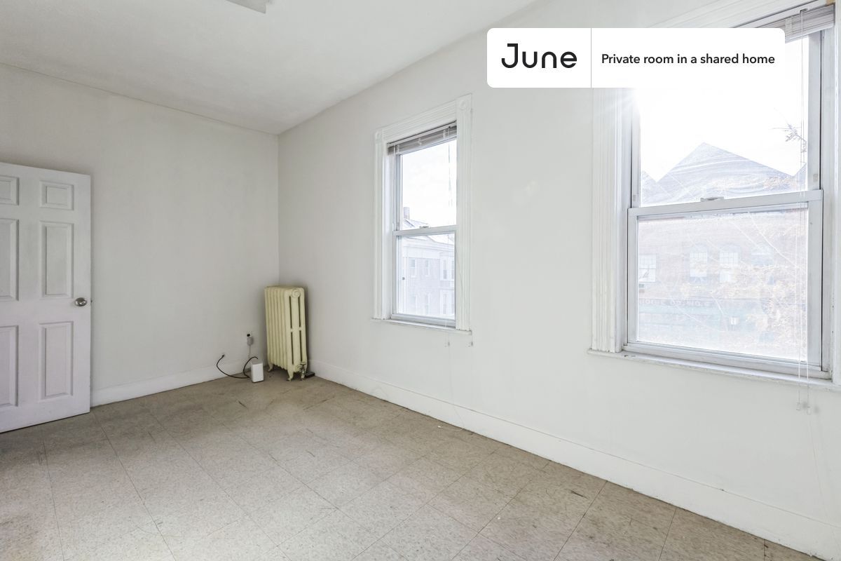 Building Photo - Room in Shared 5 bed/1 bath home