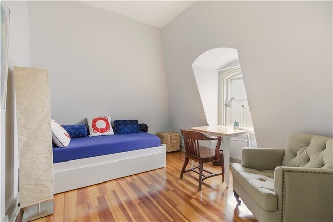 Building Photo - 364 Bellevue Ave