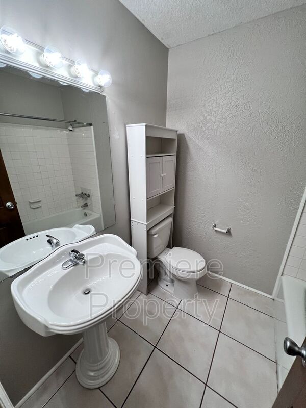 Building Photo - 4327 Sterling Ave