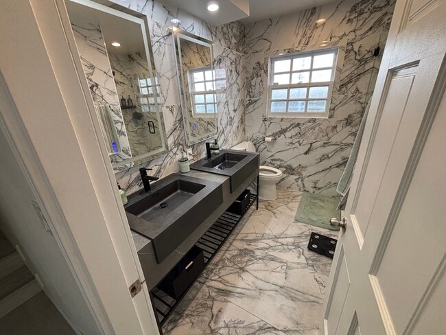 Building Photo - 1845 Pandora Ave