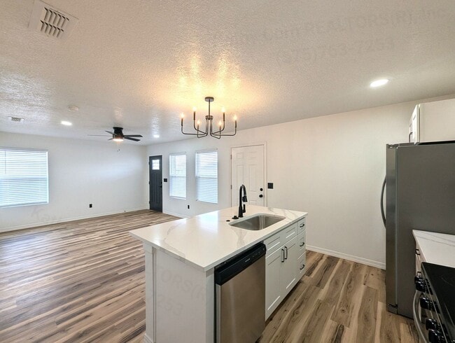 Building Photo - 140 Chisum Dr